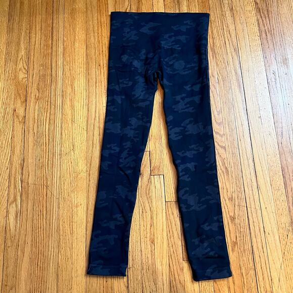 Spanx Leggings Womens Medium Look At Me Now Seamless Black Camo - Picture 2 of 8